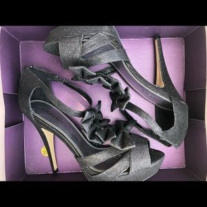 Bakers sparkly bow heels (5”)